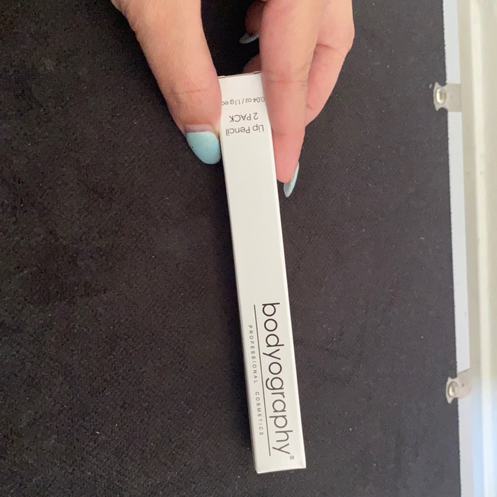 Body graphy lip pencil